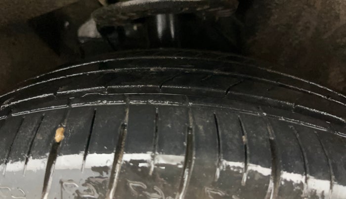 2022 Mahindra XUV700 AX 5 D AT 7 STR, Diesel, Automatic, 65,725 km, Right Front Tyre Tread