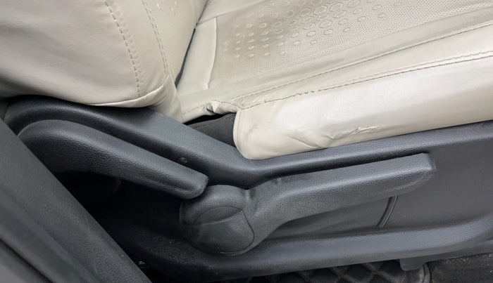 2022 Mahindra XUV700 AX 5 D AT 7 STR, Diesel, Automatic, 65,725 km, Driver Side Adjustment Panel