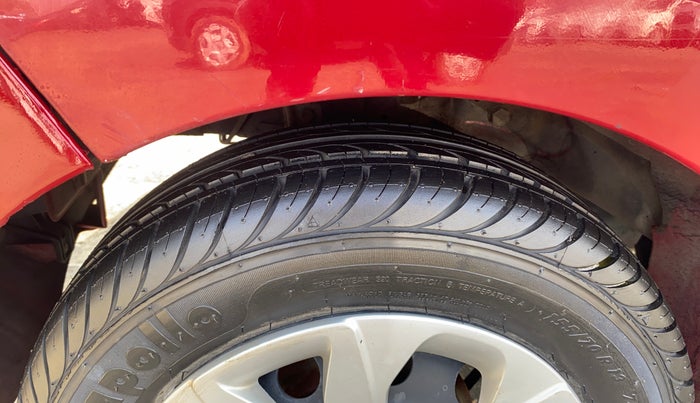 2014 Hyundai Eon 1.0 MAGNA +, Petrol, Manual, 24,021 km, Right Rear Tyre Tread