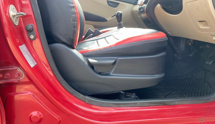 2014 Hyundai Eon 1.0 MAGNA +, Petrol, Manual, 24,021 km, Driver Side Adjustment Panel