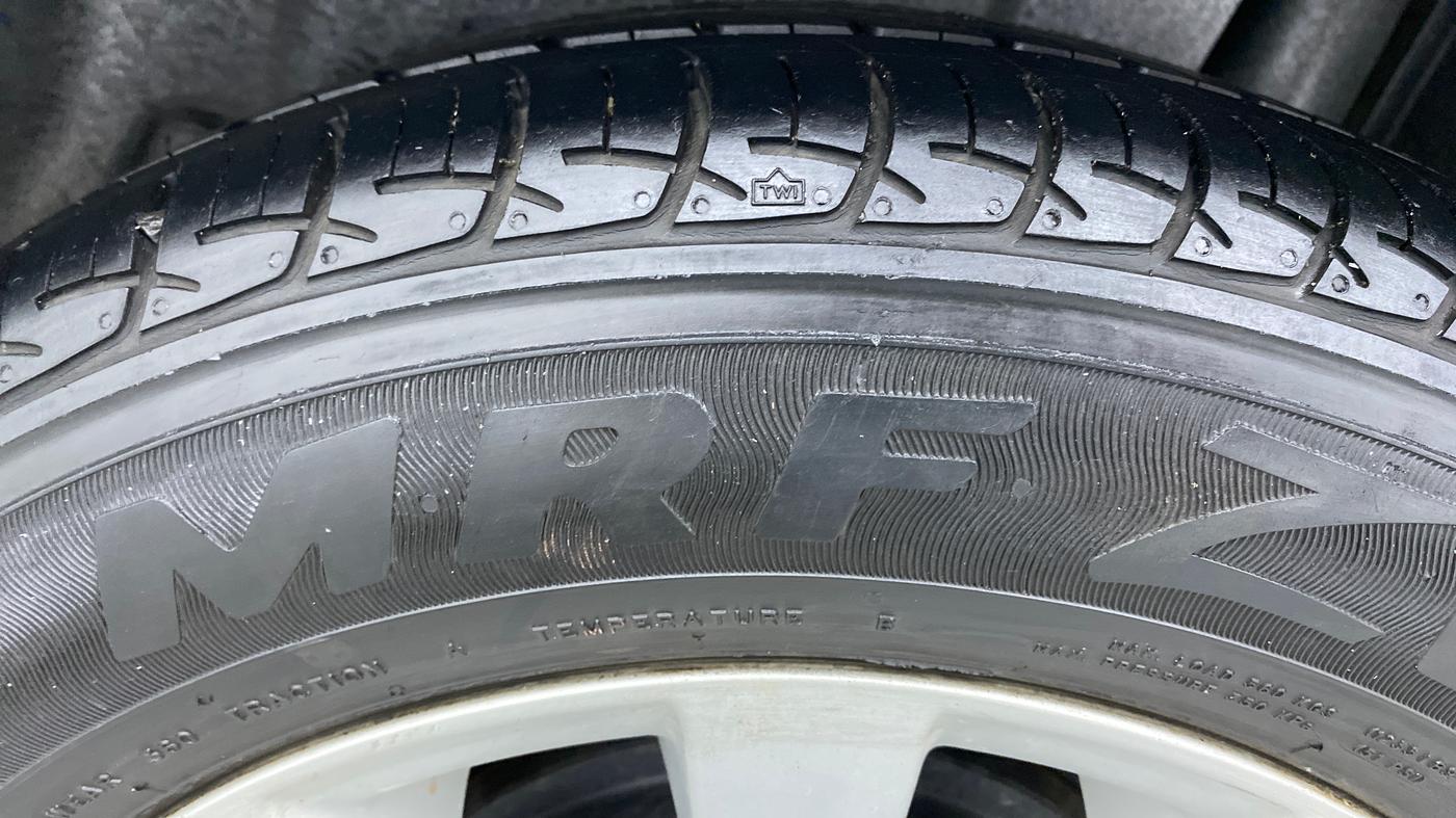 2014 Maruti Ertiga ZXI, Petrol, Manual, 13,249 km, Left Rear Tyre Tread