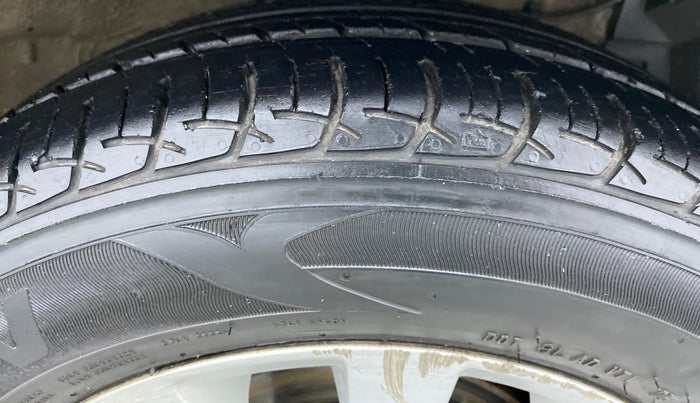 2014 Maruti Ertiga ZXI, Petrol, Manual, 13,249 km, Right Front Tyre Tread