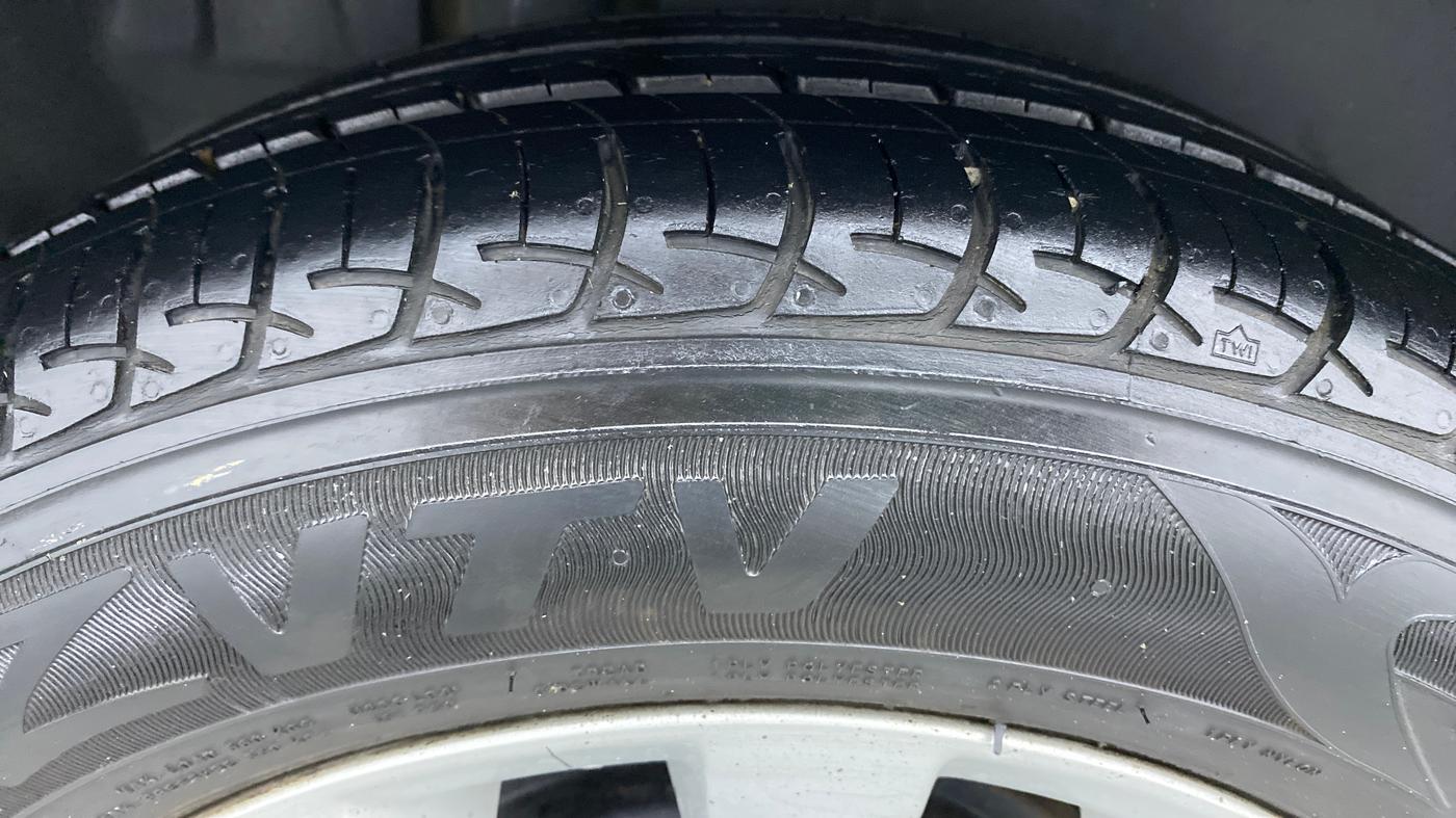 2014 Maruti Ertiga ZXI, Petrol, Manual, 13,249 km, Right Rear Tyre Tread