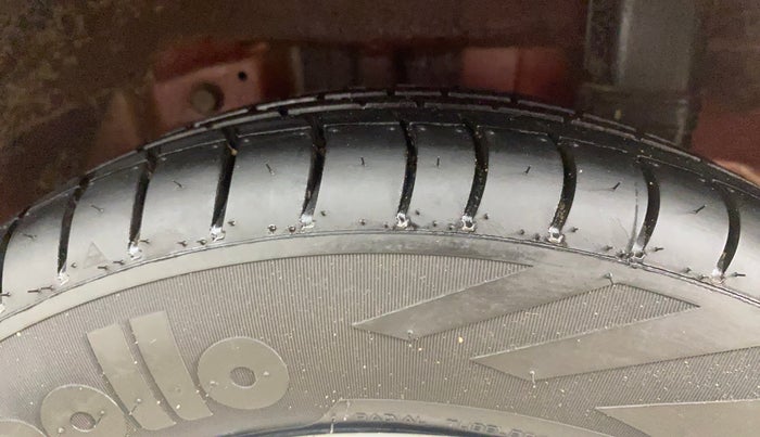 2016 Hyundai Eon SPORTZ, Petrol, Manual, 44,154 km, Left Rear Tyre Tread