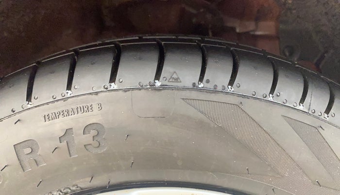 2016 Hyundai Eon SPORTZ, Petrol, Manual, 44,154 km, Right Front Tyre Tread