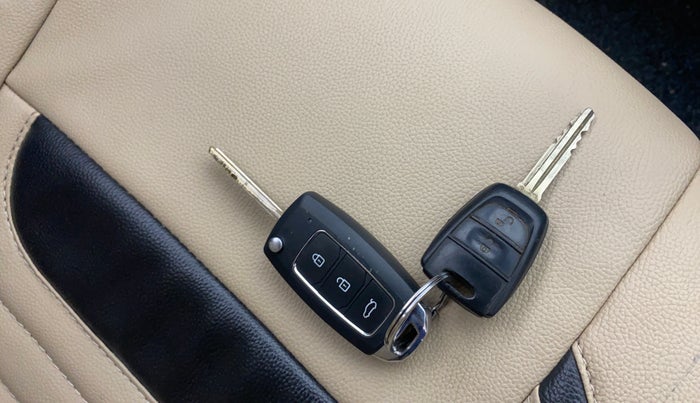 2016 Hyundai Eon SPORTZ, Petrol, Manual, 44,154 km, Key Close Up