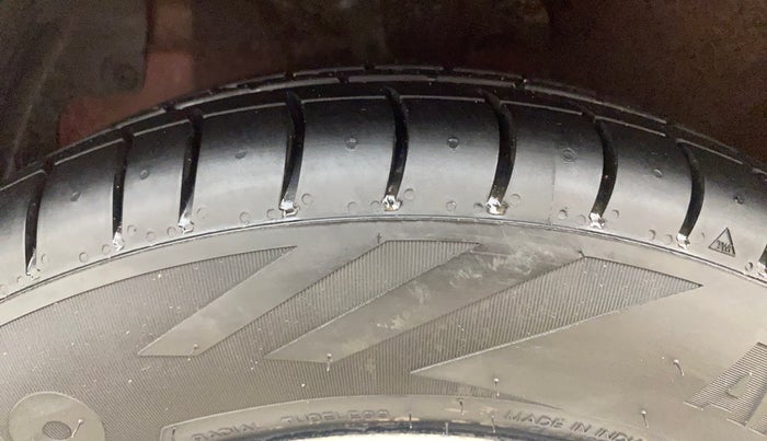 2016 Hyundai Eon SPORTZ, Petrol, Manual, 44,154 km, Left Front Tyre Tread