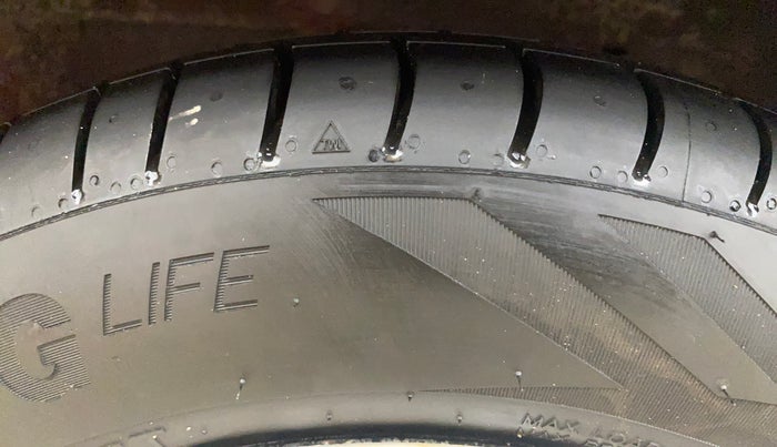 2016 Hyundai Eon SPORTZ, Petrol, Manual, 44,154 km, Right Rear Tyre Tread