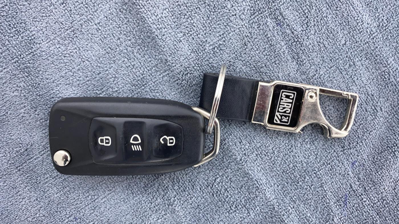 2019 Tata Tiago XT 1.2 REVOTRON, CNG, Manual, 22,263 km, Key Close Up
