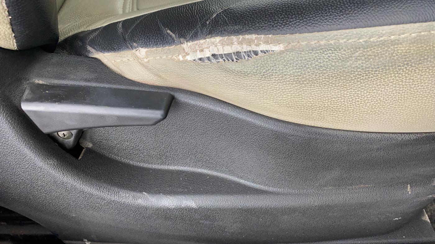 2019 Tata Tiago XT 1.2 REVOTRON, CNG, Manual, 22,263 km, Driver Side Adjustment Panel