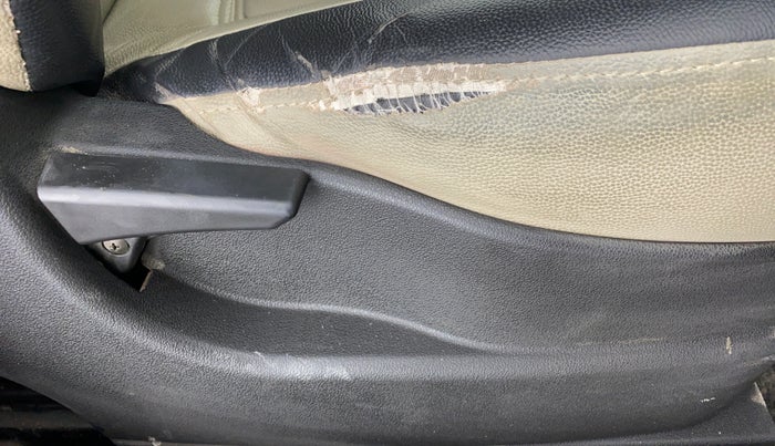 2019 Tata Tiago XT 1.2 REVOTRON, CNG, Manual, 22,263 km, Driver Side Adjustment Panel