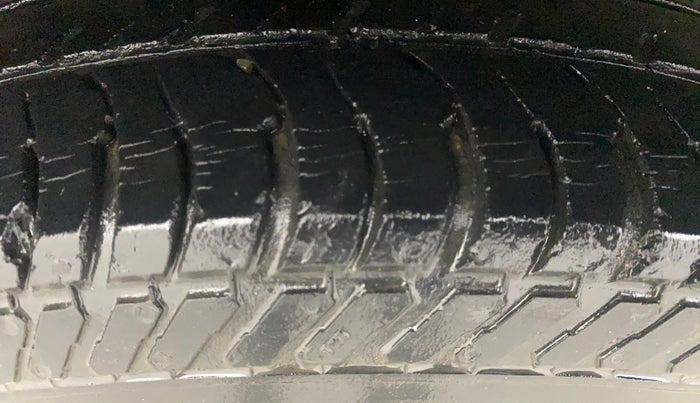 2016 Maruti Swift VXI O, Petrol, Manual, 58,602 km, Right Rear Tyre Tread