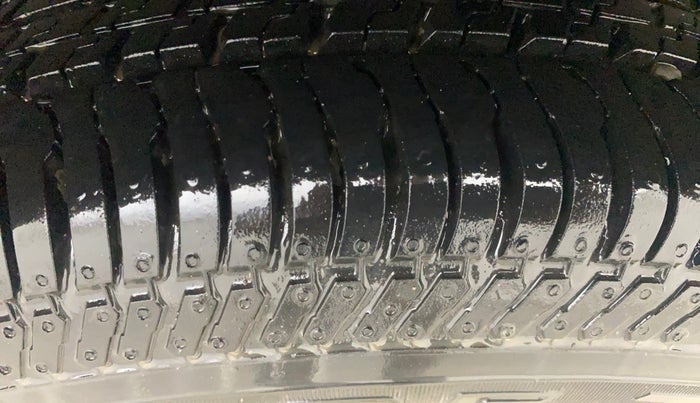 2016 Maruti Swift VXI O, Petrol, Manual, 58,602 km, Left Rear Tyre Tread