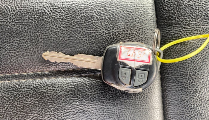 2016 Maruti Swift VXI O, Petrol, Manual, 58,602 km, Key Close Up