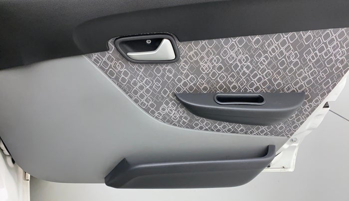 2018 Maruti Alto 800 LXI, Petrol, Manual, 8,396 km, Driver Side Door Panels Control