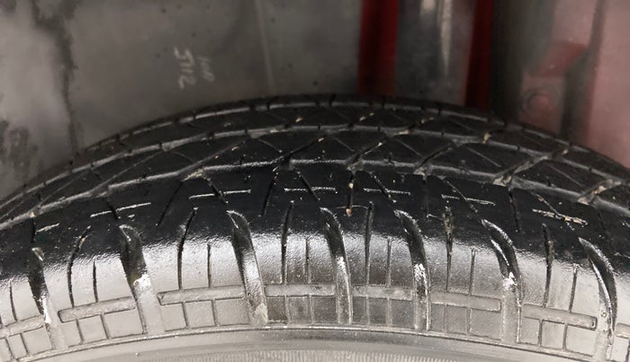 2016 Maruti Swift VXI, Petrol, Manual, 21,536 km, Left Rear Tyre Tread