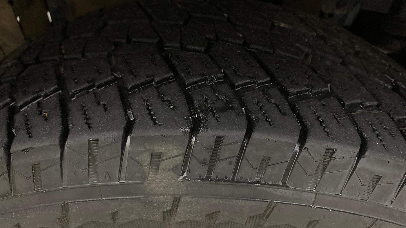 2022 Mahindra Thar LX HT PETROL 4WD MT, Petrol, Manual, 46,164 km, Right Front Tyre Tread