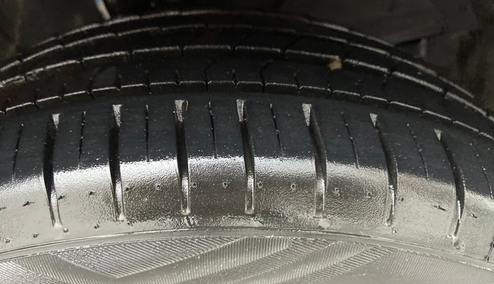 2022 Maruti Baleno ALPHA PETROL 1.2, Petrol, Manual, 8,424 km, Right Front Tyre Tread