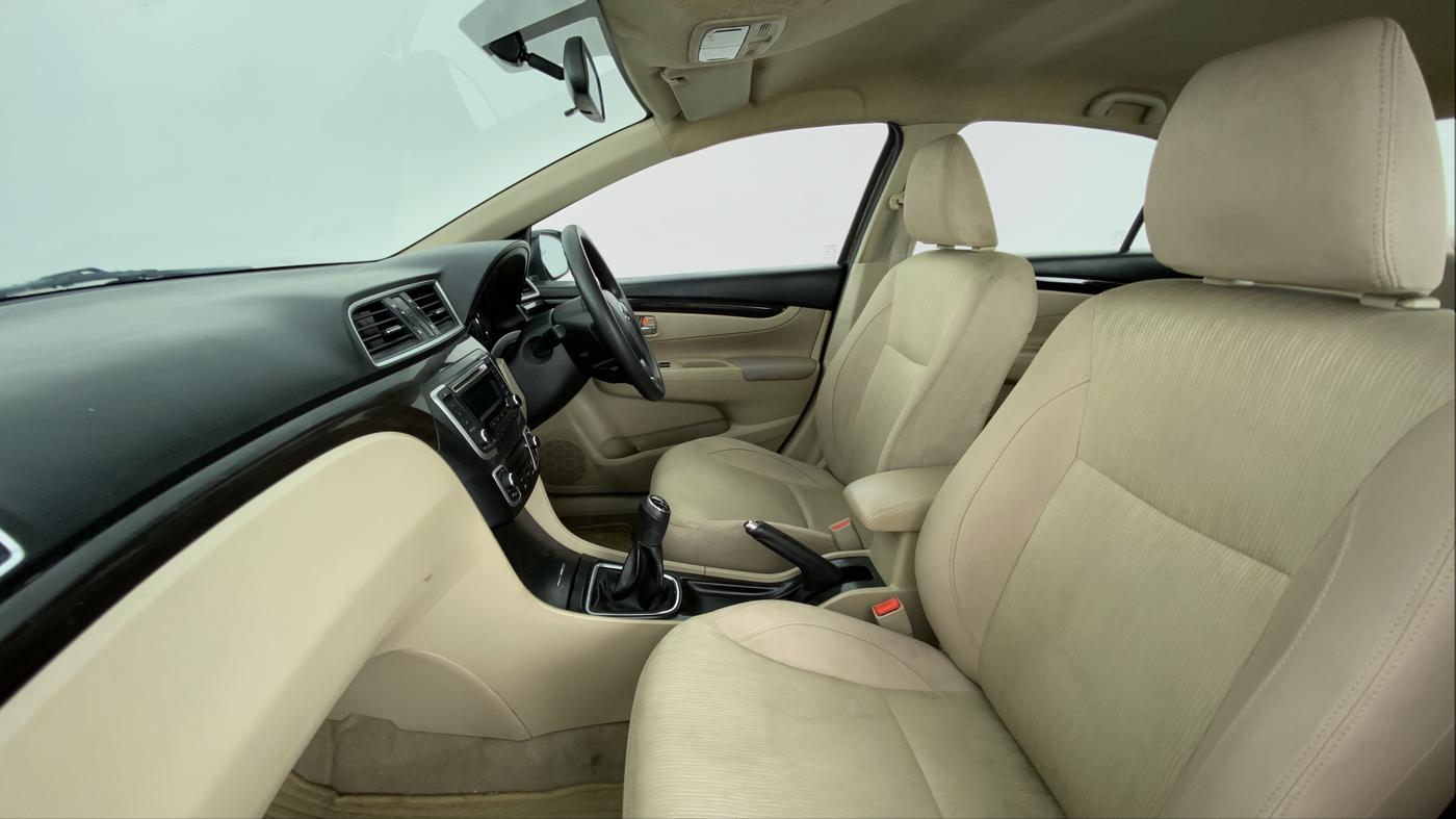 2016 Maruti Ciaz VDI+ SHVS, Diesel, Manual, 78,030 km, Right Side Front Door Cabin