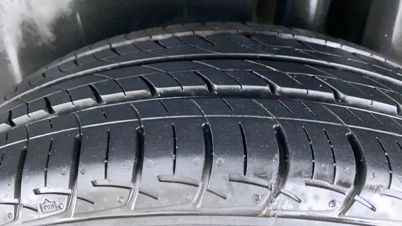 2016 Maruti Ciaz VDI+ SHVS, Diesel, Manual, 78,030 km, Left Rear Tyre Tread