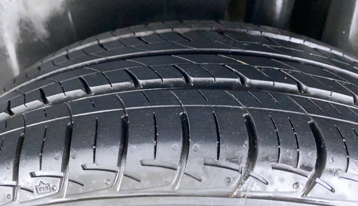 2016 Maruti Ciaz VDI+ SHVS, Diesel, Manual, 78,030 km, Left Rear Tyre Tread