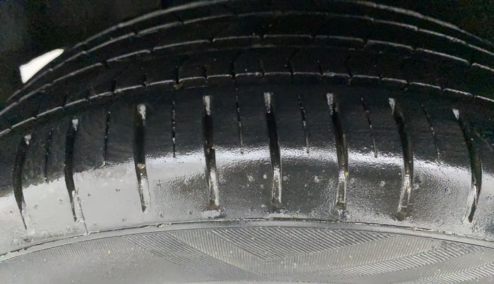 2021 Maruti Baleno ZETA PETROL 1.2, Petrol, Manual, 34,377 km, Right Rear Tyre Tread