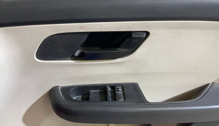 2021 Tata ALTROZ XE PETROL, Petrol, Manual, 70,238 km, Driver Side Door Panels Control