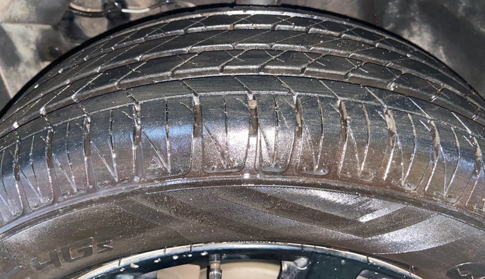 2018 Maruti Vitara Brezza ZDI AMT, Diesel, Automatic, 70,878 km, Left Front Tyre Tread