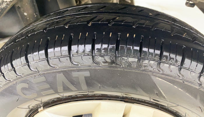 2016 Maruti Alto 800 LXI, Petrol, Manual, 40,809 km, Left Rear Tyre Tread