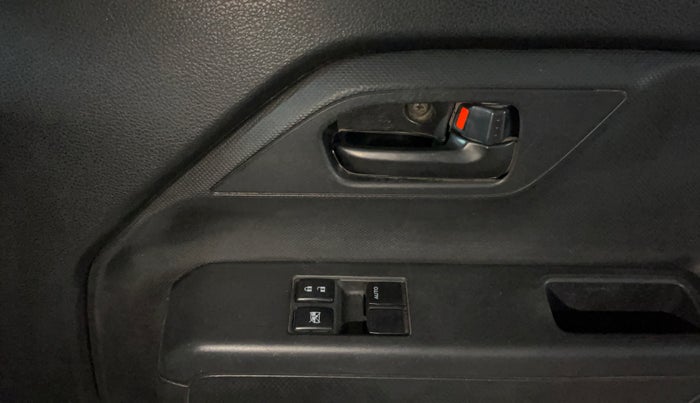 2022 Maruti New Wagon-R LXI CNG 1.0, CNG, Manual, 53,783 km, Driver Side Door Panels Control