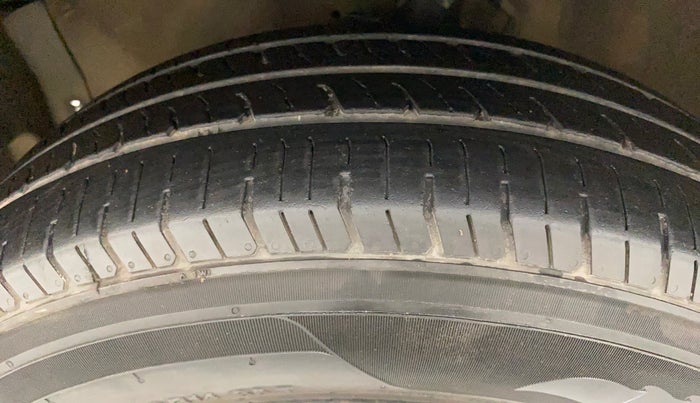 2011 Maruti Swift Dzire VXI, Petrol, Manual, 60,331 km, Left Front Tyre Tread