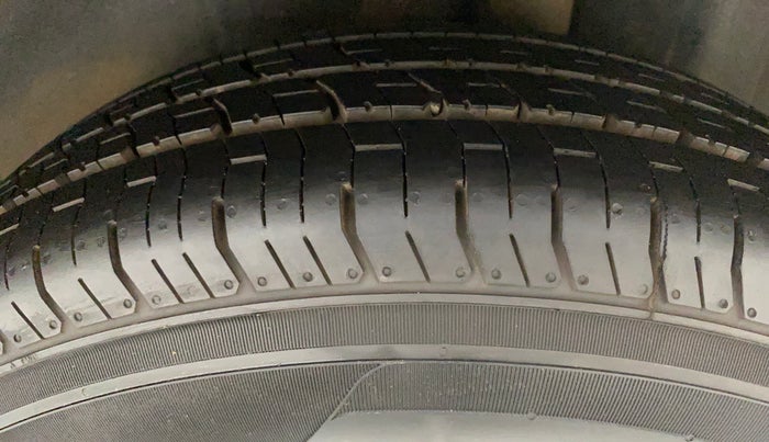 2011 Maruti Swift Dzire VXI, Petrol, Manual, 60,331 km, Left Rear Tyre Tread