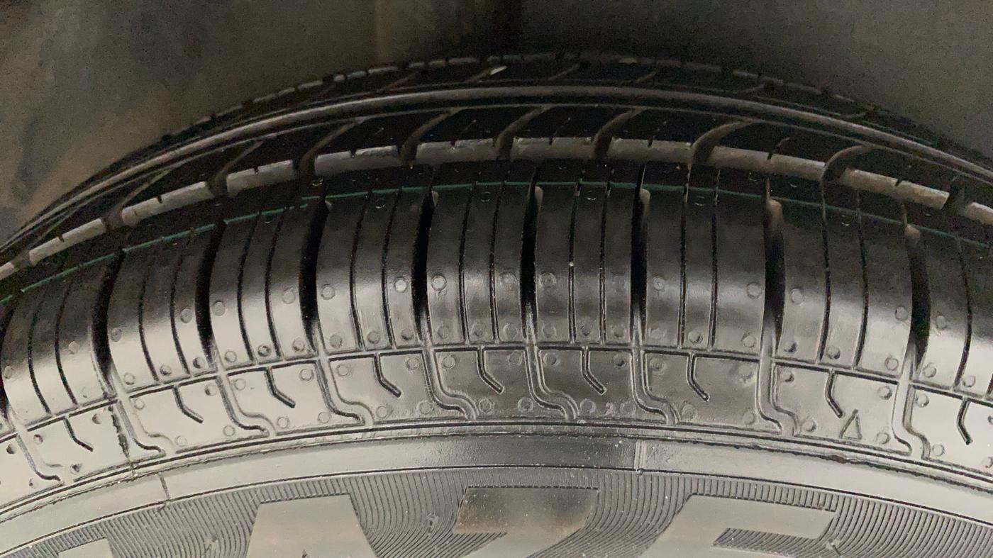 2011 Maruti Swift Dzire VXI, Petrol, Manual, 60,331 km, Right Rear Tyre Tread