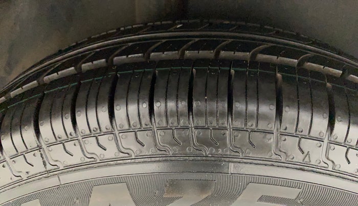 2011 Maruti Swift Dzire VXI, Petrol, Manual, 60,331 km, Right Rear Tyre Tread