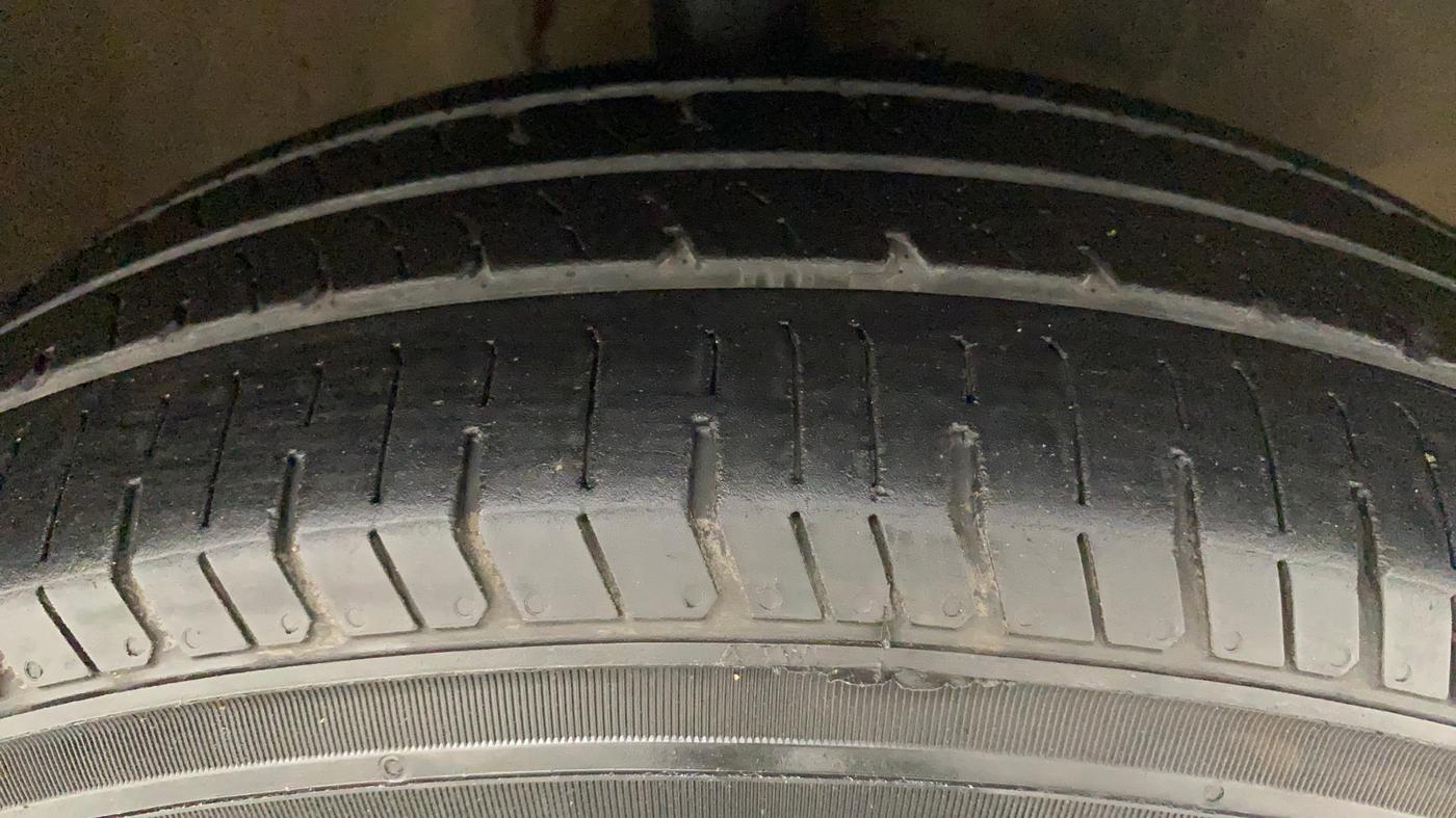 2011 Maruti Swift Dzire VXI, Petrol, Manual, 60,331 km, Right Front Tyre Tread
