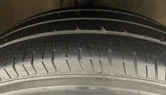 2011 Maruti Swift Dzire VXI, Petrol, Manual, 60,331 km, Right Front Tyre Tread