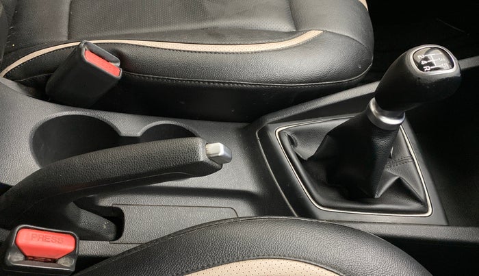 2017 Hyundai Elite i20 ASTA 1.2, Petrol, Manual, 29,591 km, Gear Lever