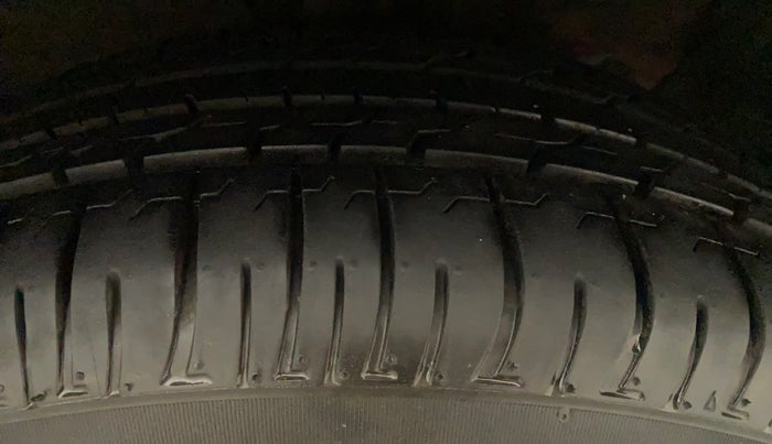 2017 Hyundai Creta E PLUS 1.6 PETROL, Petrol, Manual, 39,827 km, Left Front Tyre Tread