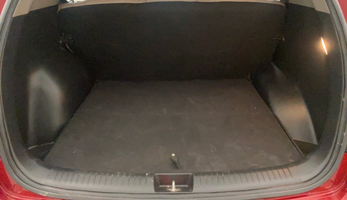 2017 Hyundai Creta E PLUS 1.6 PETROL, Petrol, Manual, 39,827 km, Boot Inside