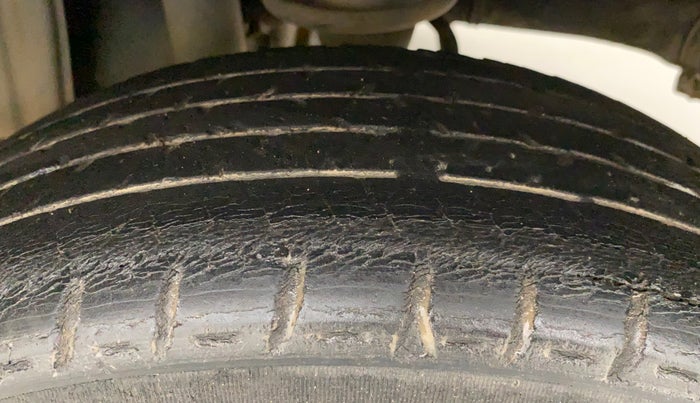 2015 Maruti Alto K10 VXI, Petrol, Manual, 76,702 km, Left Rear Tyre Tread