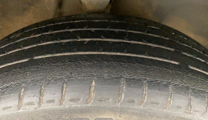 2015 Maruti Alto K10 VXI, Petrol, Manual, 76,702 km, Right Front Tyre Tread