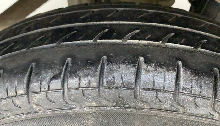 2017 Hyundai Eon ERA +, Petrol, Manual, 35,762 km, Right Rear Tyre Tread