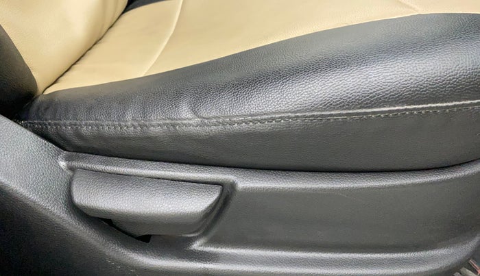 2017 Hyundai Eon ERA +, Petrol, Manual, 35,762 km, Driver Side Adjustment Panel