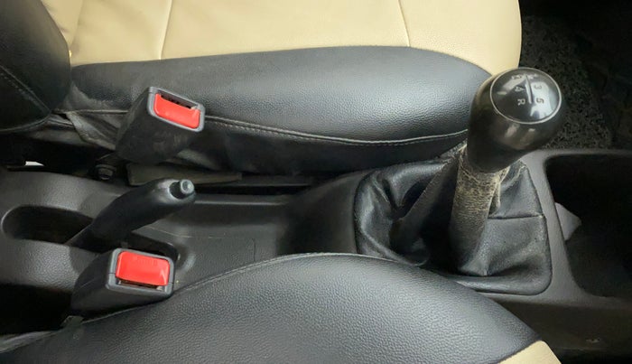 2017 Hyundai Eon ERA +, Petrol, Manual, 35,762 km, Gear Lever