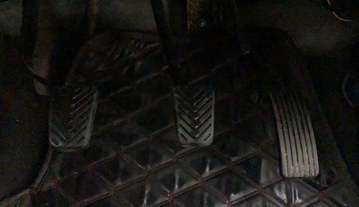 2017 Hyundai Eon ERA +, Petrol, Manual, 35,762 km, Pedals