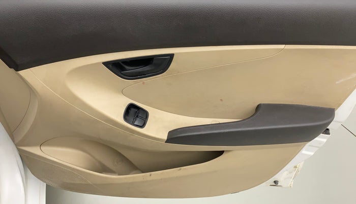 2017 Hyundai Eon ERA +, Petrol, Manual, 35,762 km, Driver Side Door Panels Control