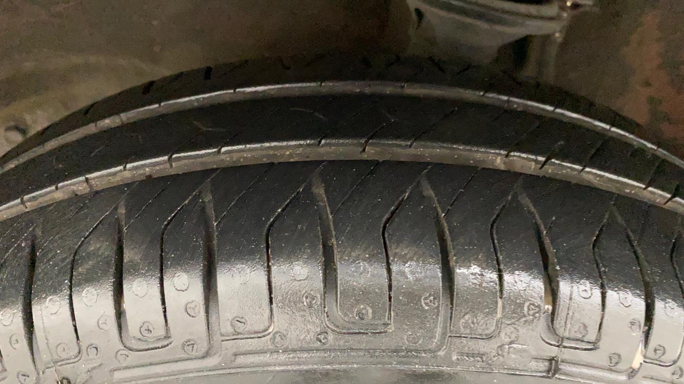 2015 Maruti Alto K10 VXI, Petrol, Manual, 67,181 km, Left Front Tyre Tread
