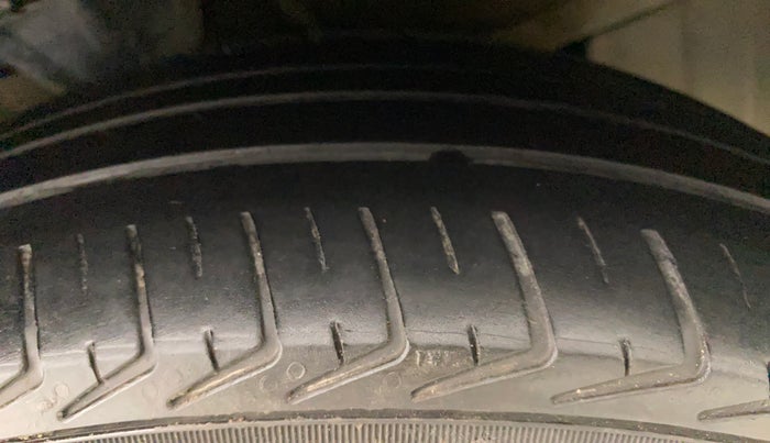 2011 Hyundai i10 SPORTZ 1.2 AT, Petrol, Automatic, 79,363 km, Right Front Tyre Tread