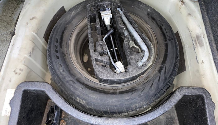 2014 Skoda Rapid 1.6 MPI AMBITION PLUS AT, Petrol, Automatic, 76,222 km, Spare Tyre