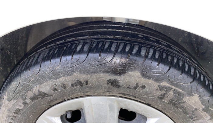 2014 Skoda Rapid 1.6 MPI AMBITION PLUS AT, Petrol, Automatic, 76,222 km, Right Front Tyre Tread